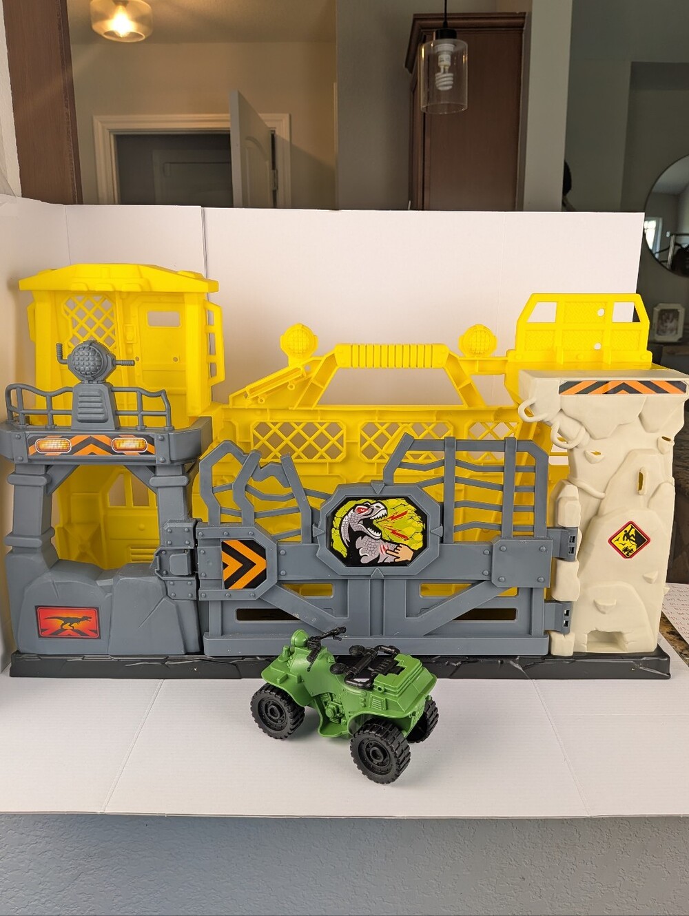 Kid Connection Dinosaur Big Dino Gate Cage & All-Terrain Vehicle 20"x12"x4"